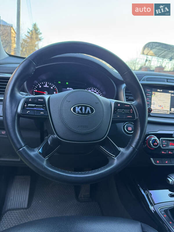 Позашляховик / Кросовер Kia Sorento 2017 в Івано-Франківську