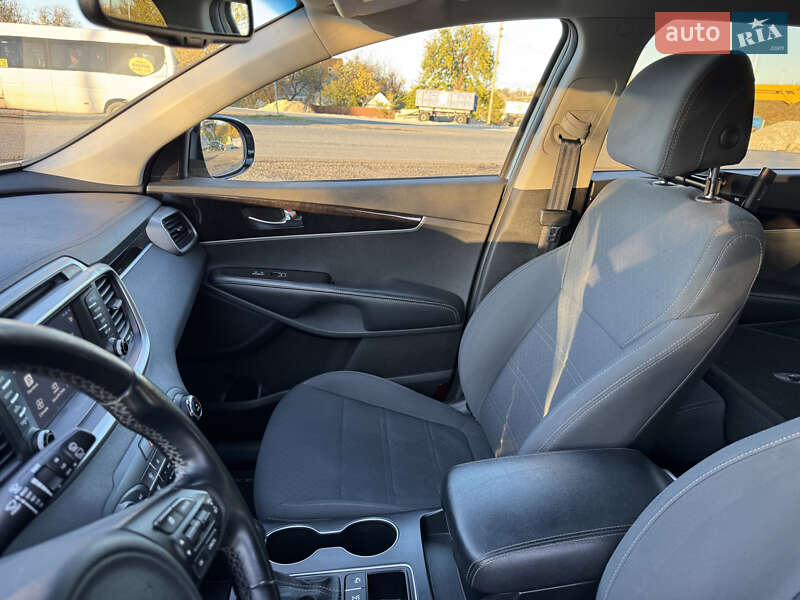 Позашляховик / Кросовер Kia Sorento 2016 в Дніпрі