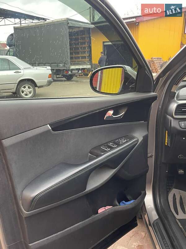 Позашляховик / Кросовер Kia Sorento 2017 в Бориславі