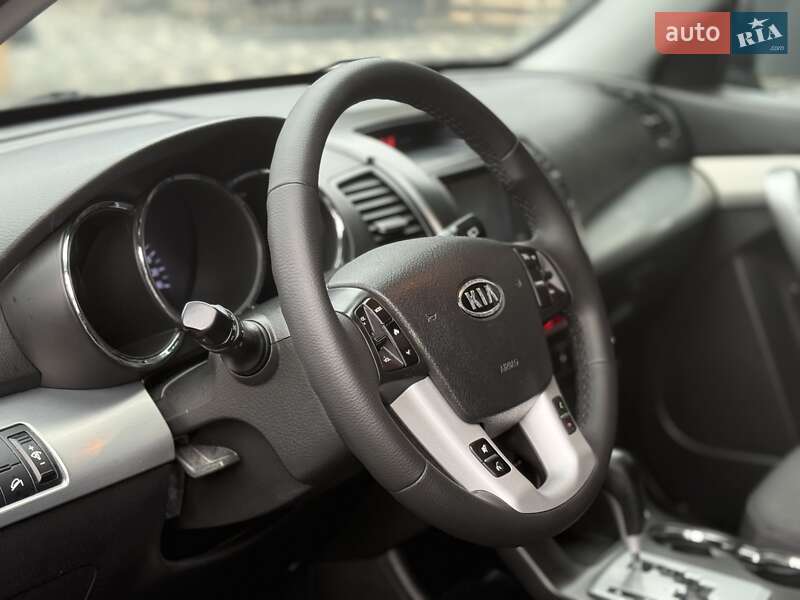 Позашляховик / Кросовер Kia Sorento 2012 в Ужгороді