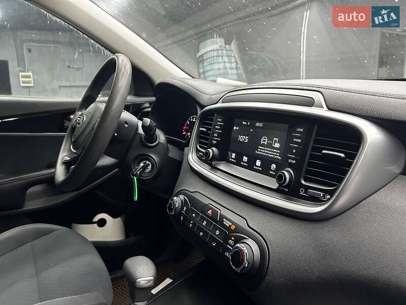 Позашляховик / Кросовер Kia Sorento 2019 в Чернівцях