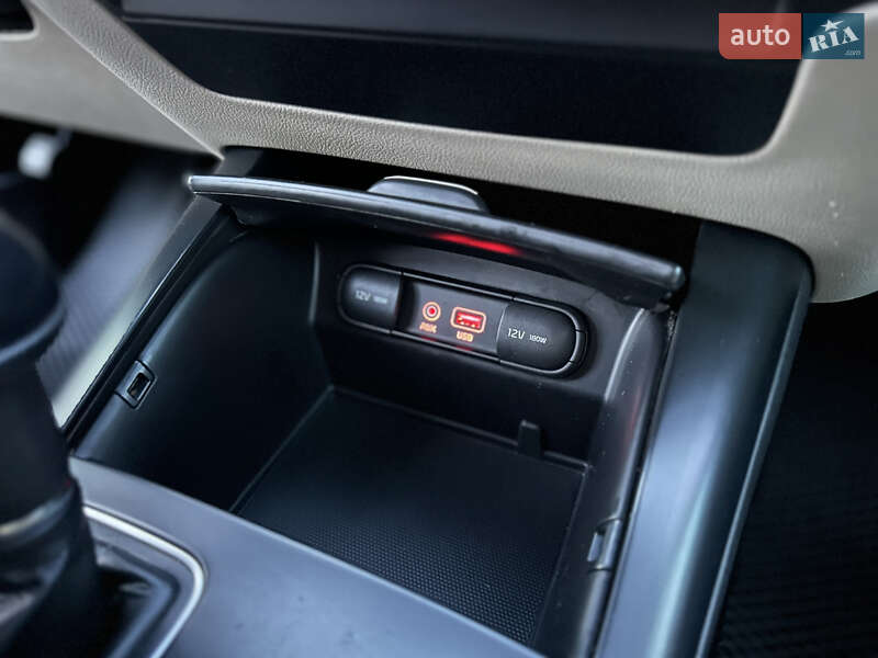 Внедорожник / Кроссовер Kia Sorento 2015 в Владимире фото 66 Внедорожник / Кроссовер Kia Sorento 2015 в Владимире