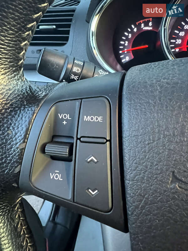 Позашляховик / Кросовер Kia Sorento 2012 в Луцьку