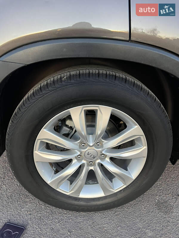 Позашляховик / Кросовер Kia Sorento 2012 в Луцьку