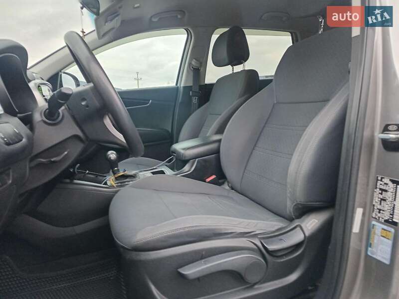 Внедорожник / Кроссовер Kia Sorento 2015 в Львове фото 18 Внедорожник / Кроссовер Kia Sorento 2015 в Львове