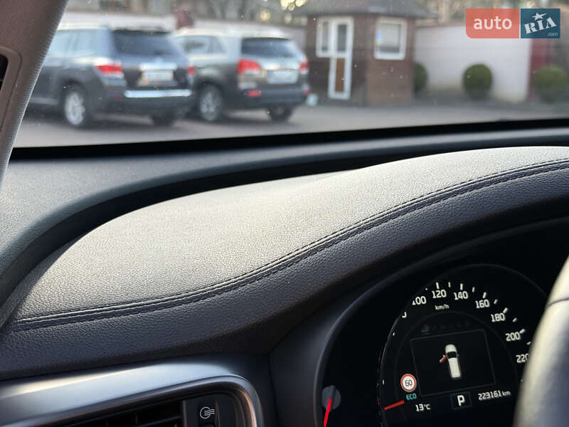 Позашляховик / Кросовер Kia Sorento 2016 в Стрию