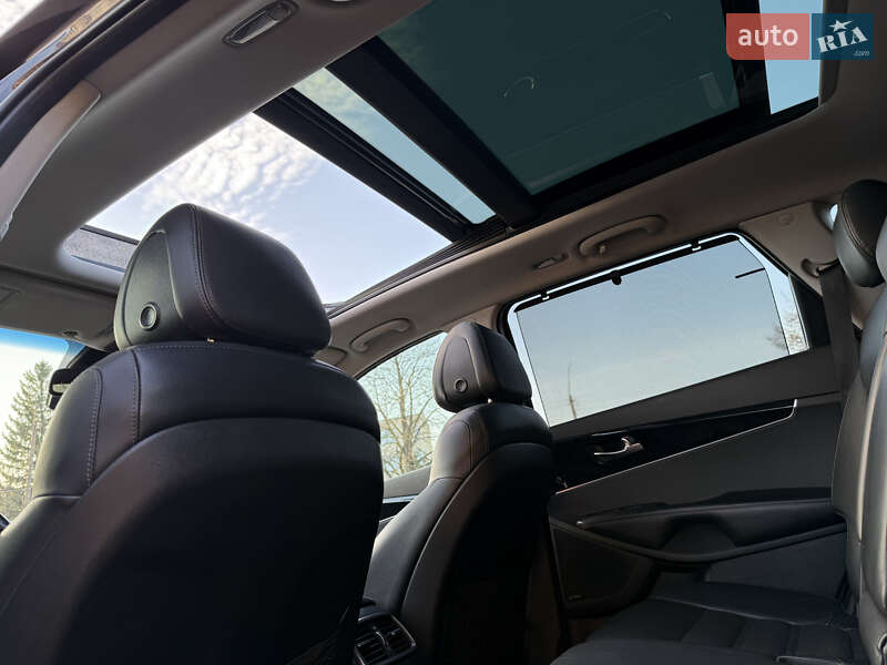 Позашляховик / Кросовер Kia Sorento 2016 в Стрию