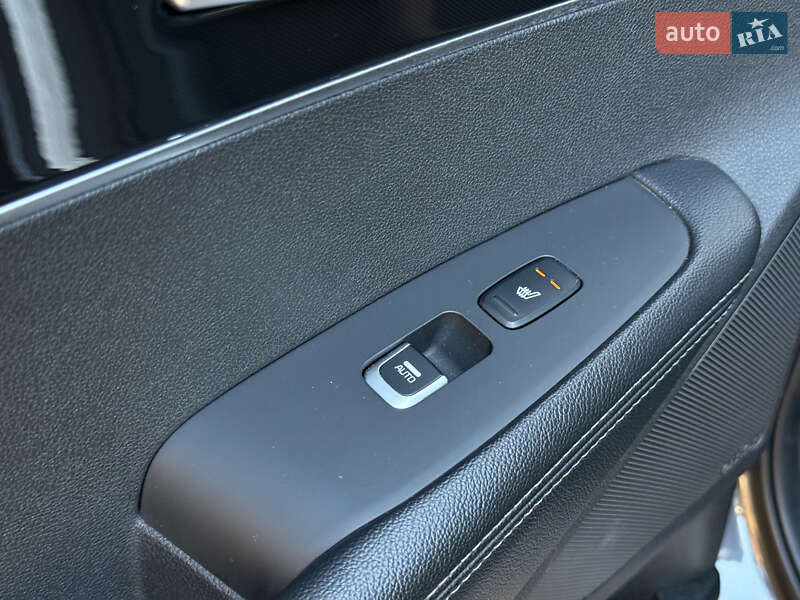 Позашляховик / Кросовер Kia Sorento 2016 в Стрию