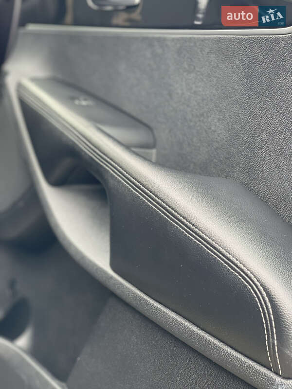 Внедорожник / Кроссовер Kia Sorento 2017 в Стрые