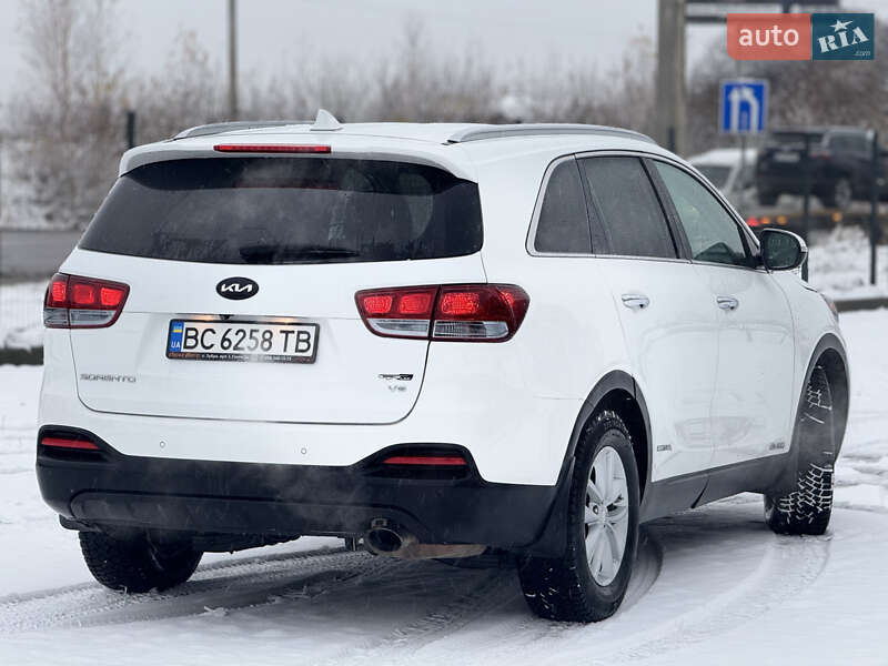 Позашляховик / Кросовер Kia Sorento 2016 в Львові