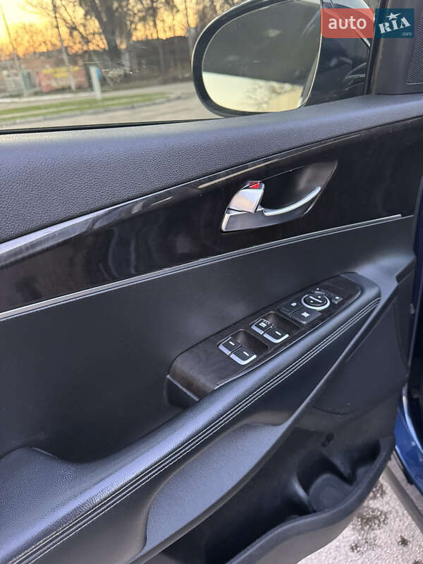 Внедорожник / Кроссовер Kia Sorento 2016 в Лубнах