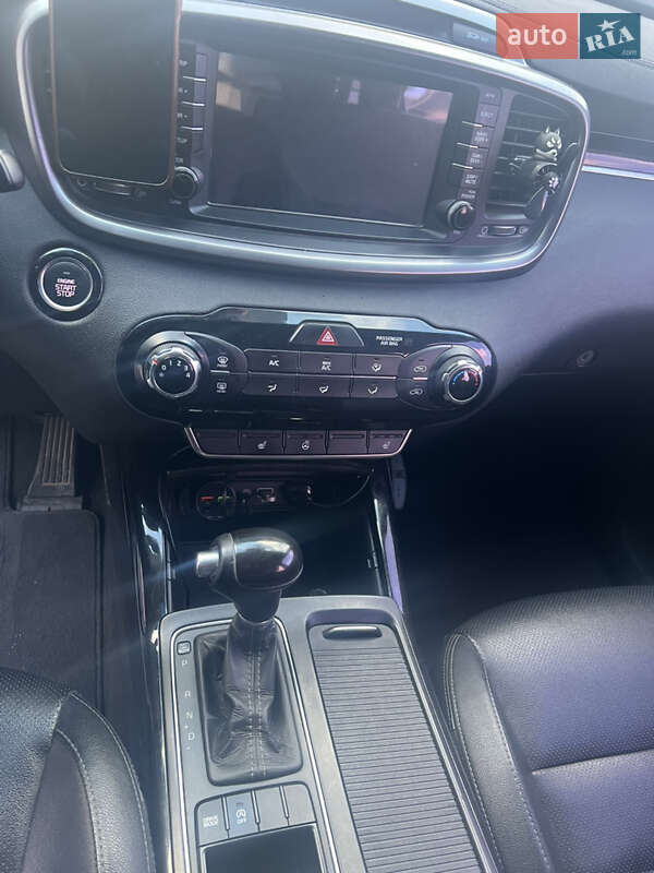 Позашляховик / Кросовер Kia Sorento 2016 в Миколаєві