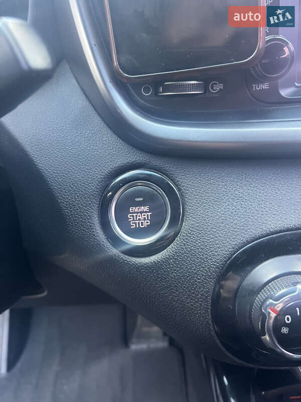 Позашляховик / Кросовер Kia Sorento 2016 в Миколаєві