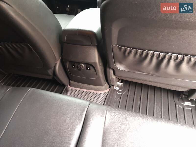 Позашляховик / Кросовер Kia Sorento 2012 в Полтаві