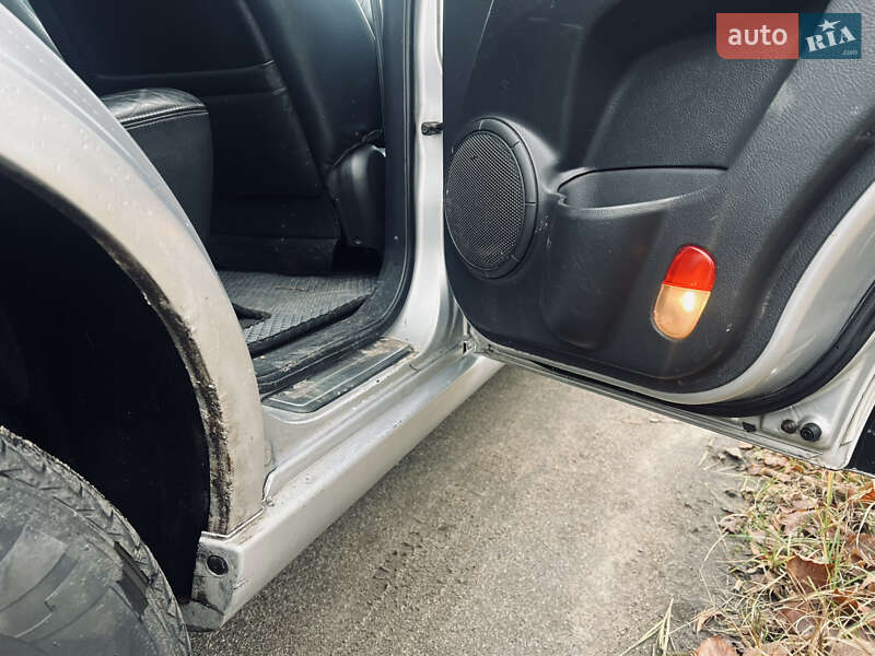 Позашляховик / Кросовер Kia Sorento 2006 в Києві