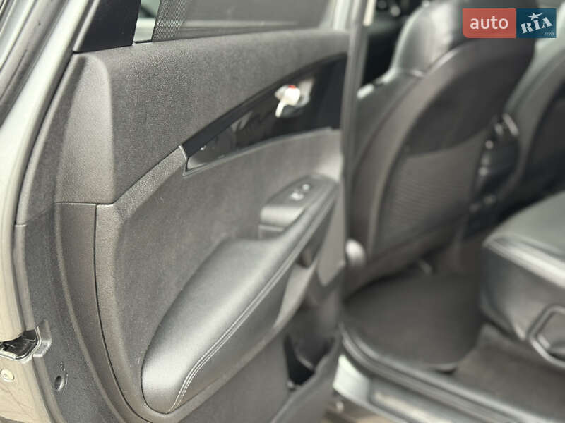 Позашляховик / Кросовер Kia Sorento 2015 в Стрию