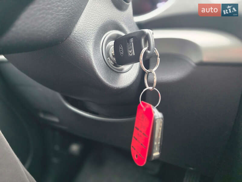 Позашляховик / Кросовер Kia Sorento 2012 в Самборі