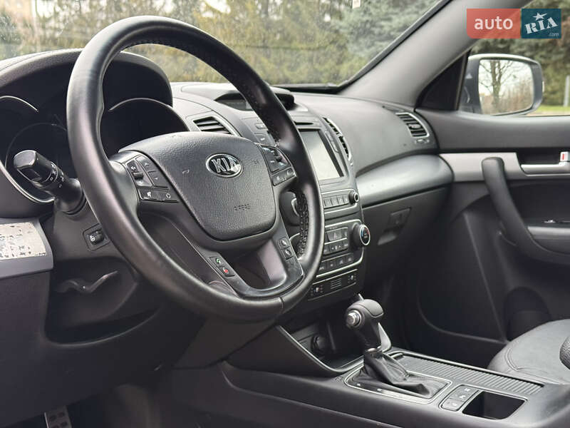 Внедорожник / Кроссовер Kia Sorento 2015 в Ровно фото 35 Внедорожник / Кроссовер Kia Sorento 2015 в Ровно