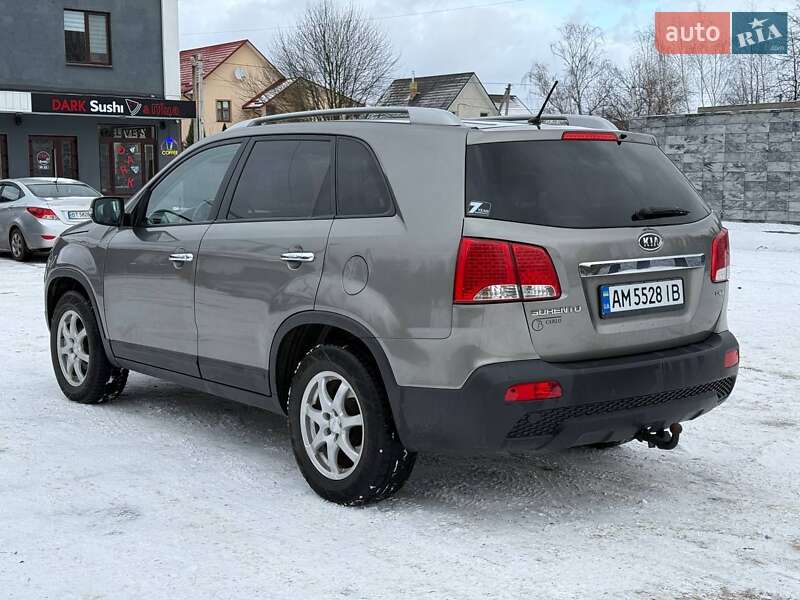 Позашляховик / Кросовер Kia Sorento 2010 в Звягелі