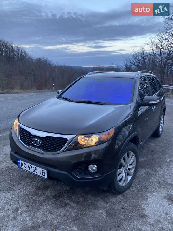 Внедорожник / Кроссовер Kia Sorento 2010 в Хусте
