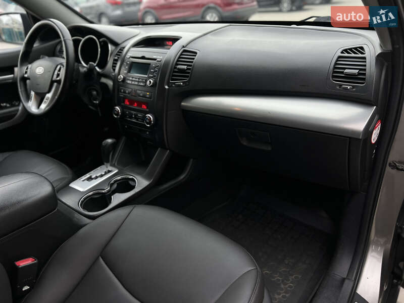 Внедорожник / Кроссовер Kia Sorento 2012 в Одессе