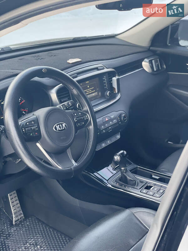 Позашляховик / Кросовер Kia Sorento 2015 в Кореці