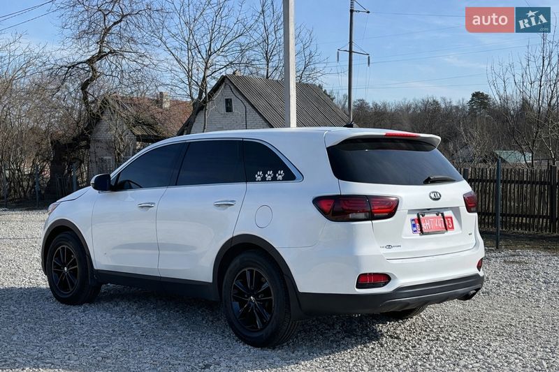 Внедорожник / Кроссовер Kia Sorento 2018 в Новояворовске