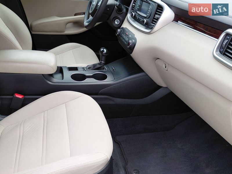 Внедорожник / Кроссовер Kia Sorento 2016 в Ивано-Франковске фото 9 Внедорожник / Кроссовер Kia Sorento 2016 в Ивано-Франковске
