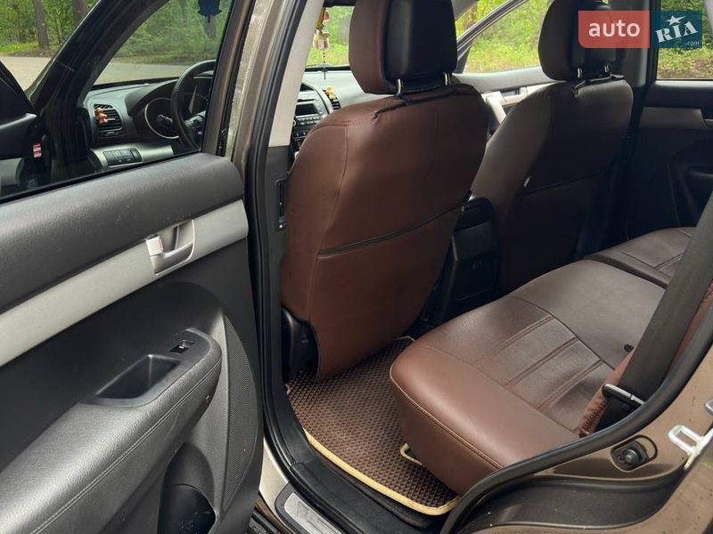 Позашляховик / Кросовер Kia Sorento 2010 в Новояворівську