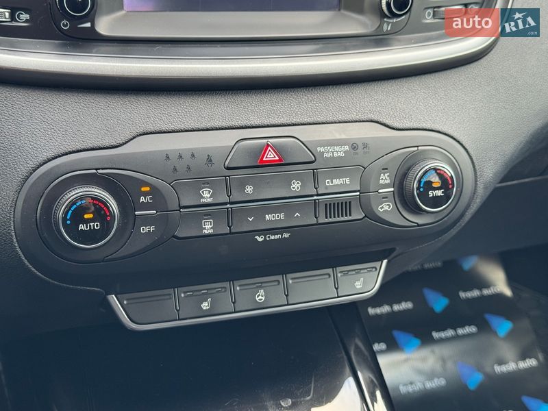 Позашляховик / Кросовер Kia Sorento 2016 в Рівному