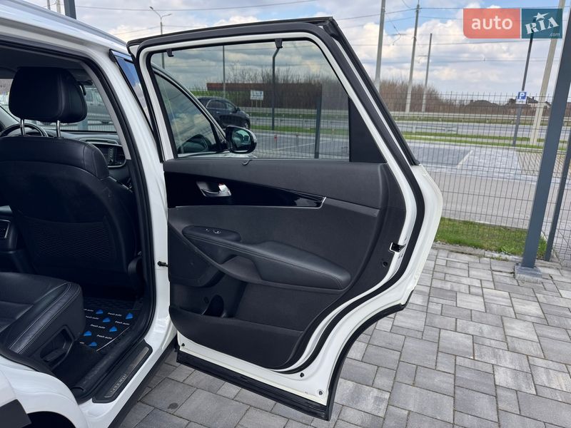 Позашляховик / Кросовер Kia Sorento 2016 в Рівному