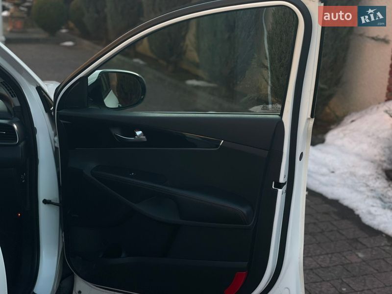 Позашляховик / Кросовер Kia Sorento 2015 в Стрию