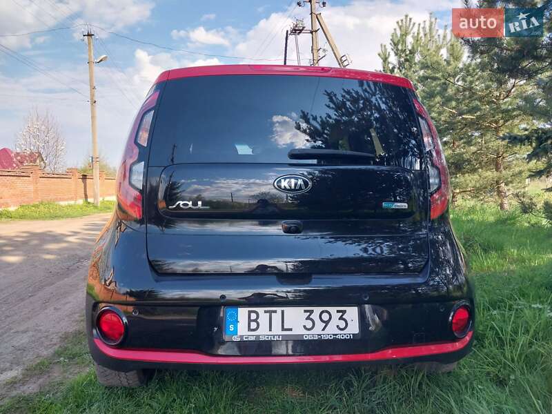 Позашляховик / Кросовер Kia Soul EV 2015 в Стрию