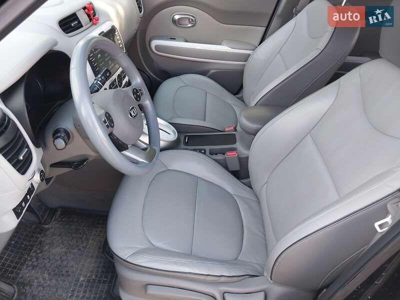 Позашляховик / Кросовер Kia Soul EV 2015 в Стрию