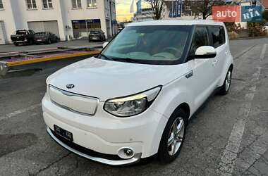 Внедорожник / Кроссовер Kia Soul EV 2015 в Киеве