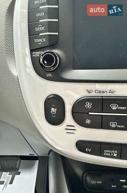 Внедорожник / Кроссовер Kia Soul EV 2017 в 
