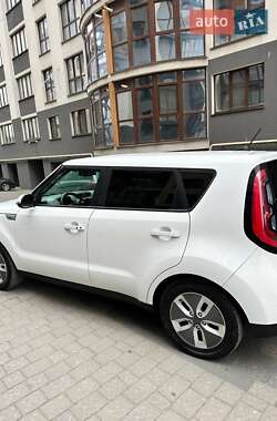 Внедорожник / Кроссовер Kia Soul EV 2017 в 