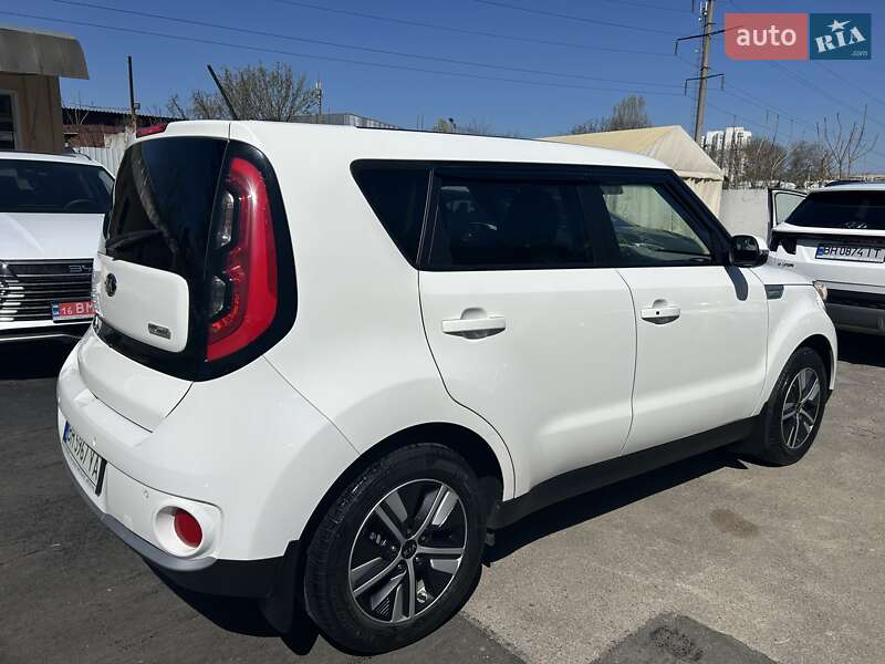 Внедорожник / Кроссовер Kia Soul EV 2016 в Одессе