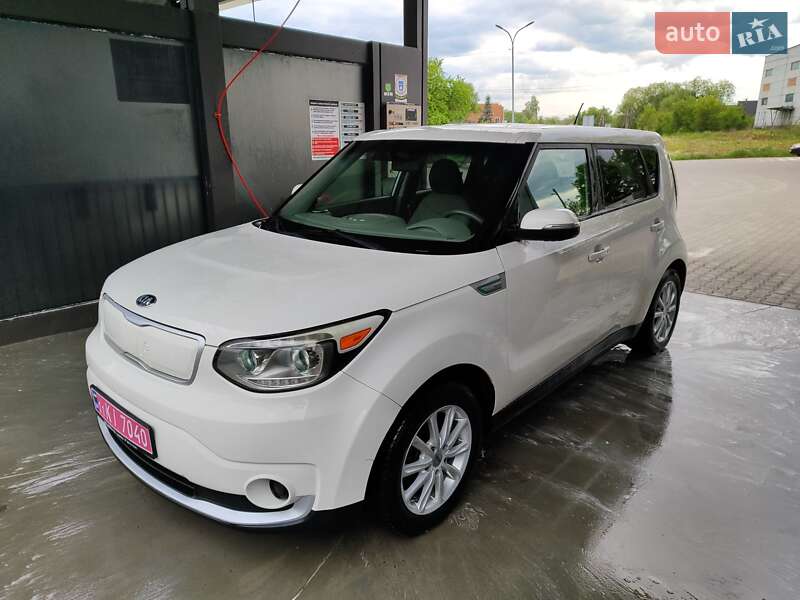 Внедорожник / Кроссовер Kia Soul EV 2015 в 
