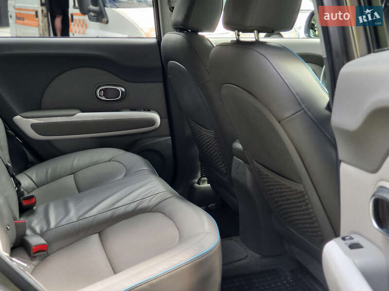 Позашляховик / Кросовер Kia Soul EV 2015 в Києві
