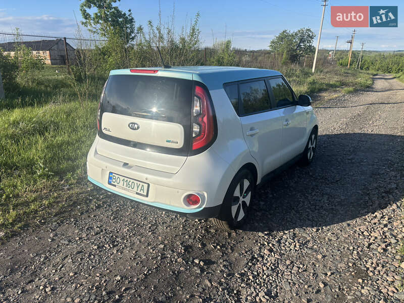 Позашляховик / Кросовер Kia Soul EV 2015 в Верхівцеві