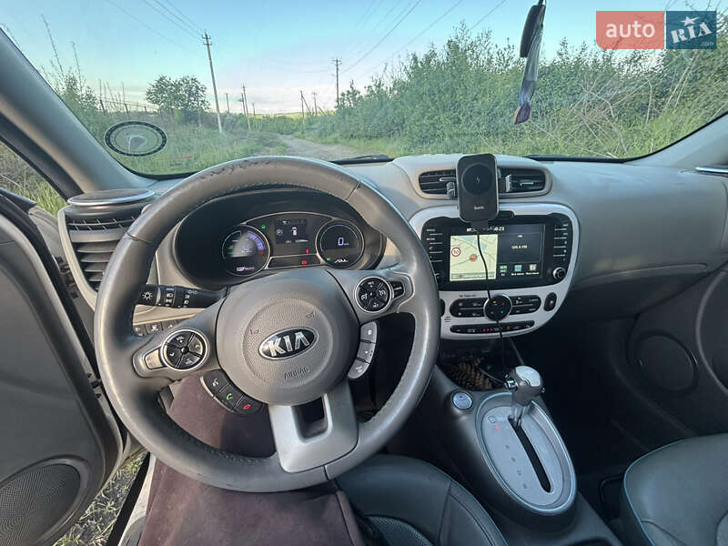 Позашляховик / Кросовер Kia Soul EV 2015 в Верхівцеві