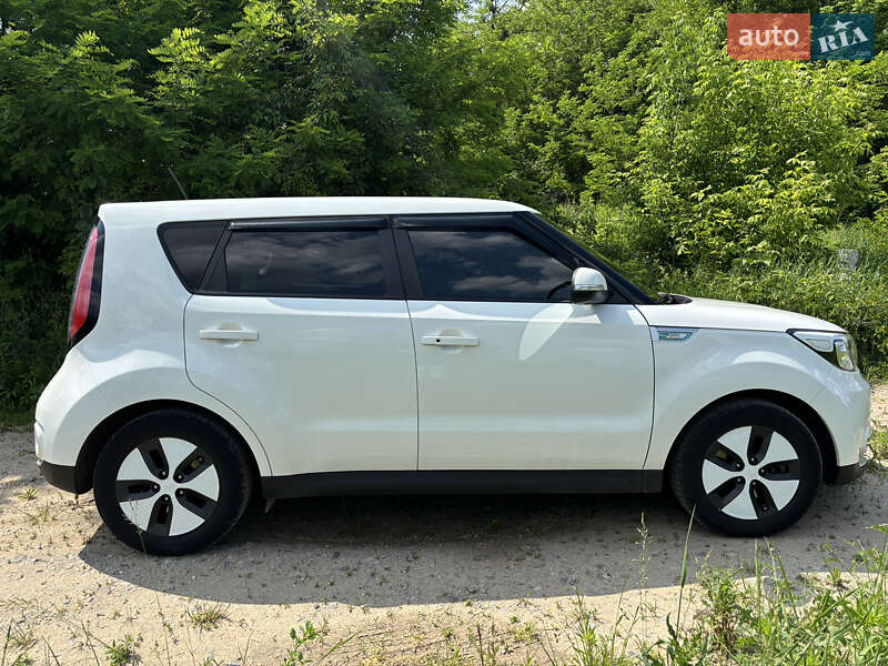 Внедорожник / Кроссовер Kia Soul EV 2016 в 