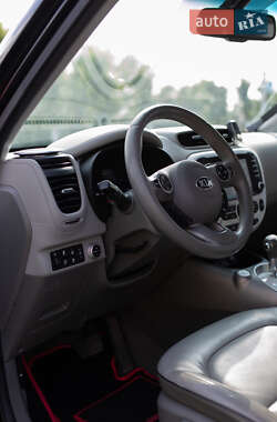 Внедорожник / Кроссовер Kia Soul EV 2015 в 