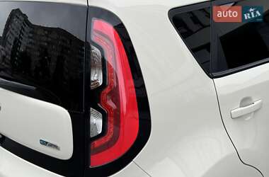 Внедорожник / Кроссовер Kia Soul EV 2017 в 