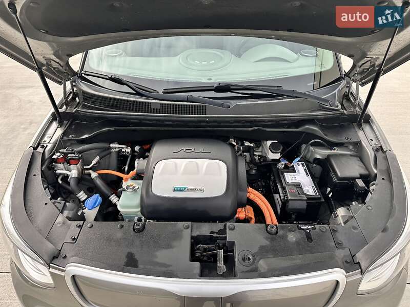 Позашляховик / Кросовер Kia Soul EV 2015 в Луцьку