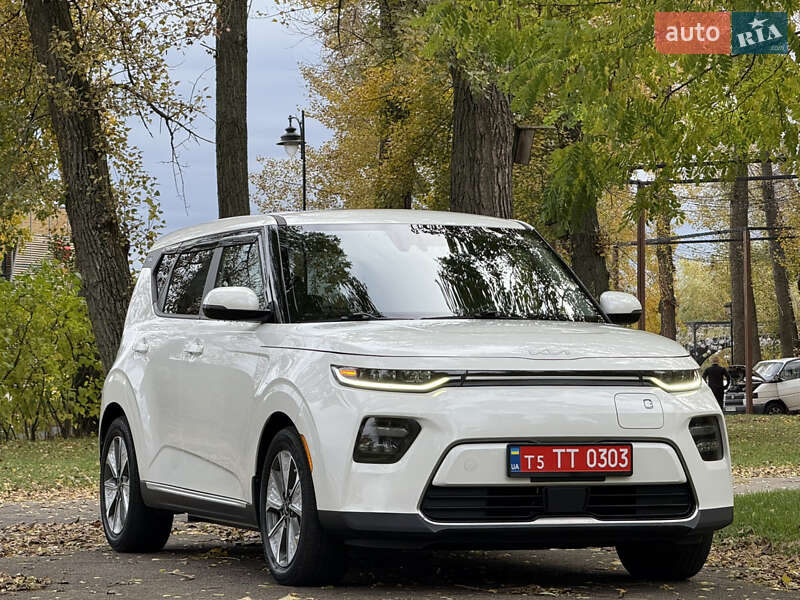 Позашляховик / Кросовер Kia Soul EV 2022 в  фото Позашляховик / Кросовер Kia Soul EV 2022 в
