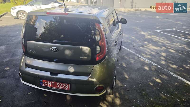 Позашляховик / Кросовер Kia Soul EV 2016 в Кам'янець-Подільському