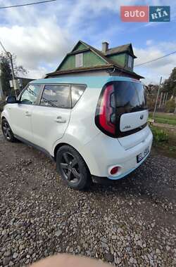 Внедорожник / Кроссовер Kia Soul EV 2015 в 