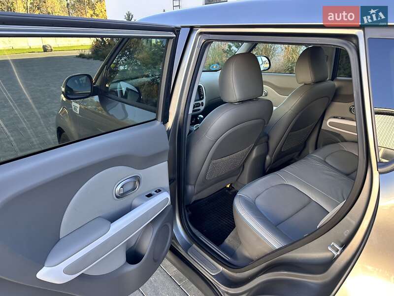 Внедорожник / Кроссовер Kia Soul EV 2015 в Луцке фото 19 Внедорожник / Кроссовер Kia Soul EV 2015 в Луцке